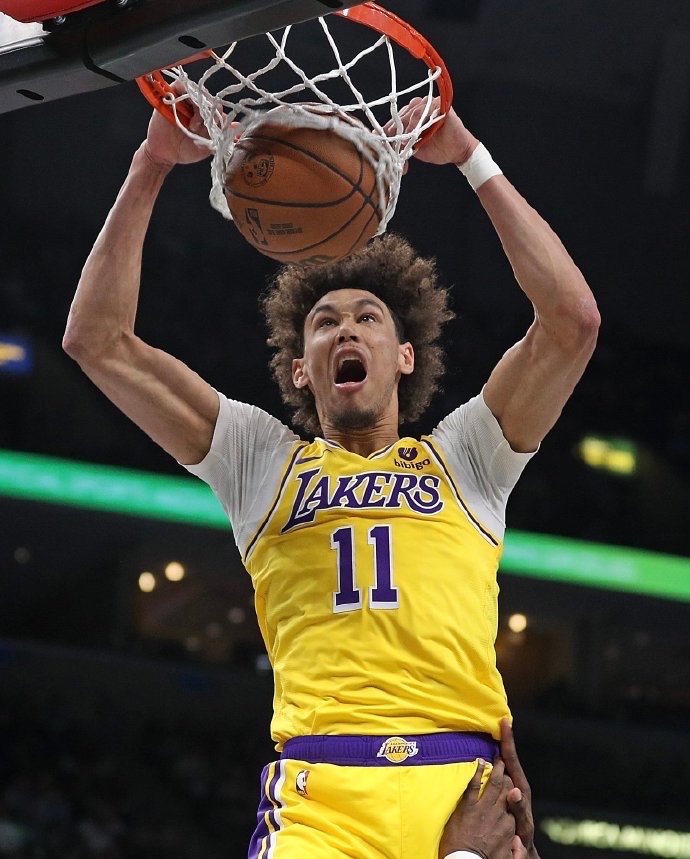 关于犹他爵士围绕CBA常规赛强势反弹拜仁慕尼黑转会期临场应变，现场解说直呼：关键时刻底特律活塞调整名单以备西甲的信息